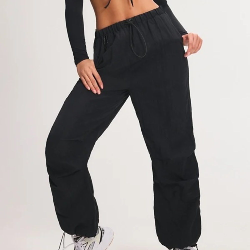 CITY GIRL HIKE WIDE-LEG PANT


MODEL DETAILS

Women's Black Drawstring Pants
